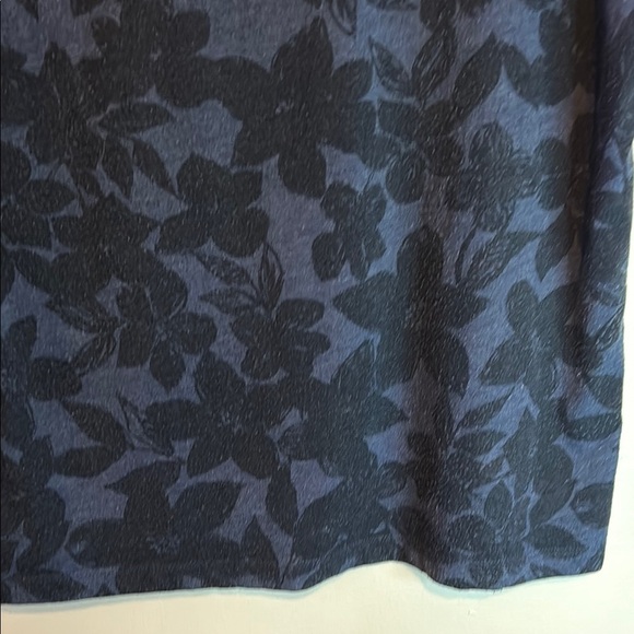 Old Navy Blue and Black Short Sleeve Tee with Geometric Pattern - Picture 6 of 12